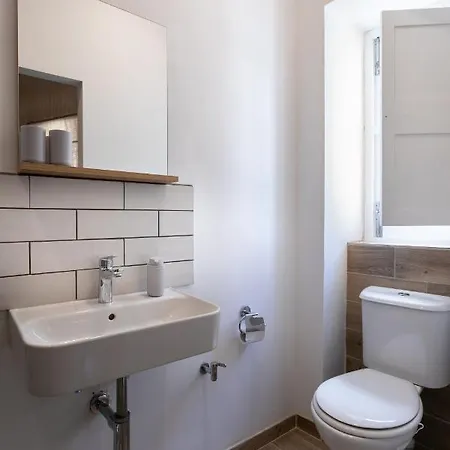 Authentic Maltese 2-bedroom House With Terrace Hébergement de vacances Żejtun