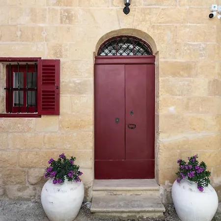 Authentic Maltese 2-bedroom House With Terrace Hébergement de vacances