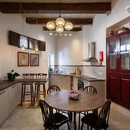 Authentic Maltese 2-bedroom House With Terrace Hébergement de vacances Żejtun