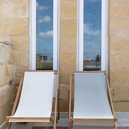 Authentic Maltese 2-bedroom House With Terrace Zejtun
