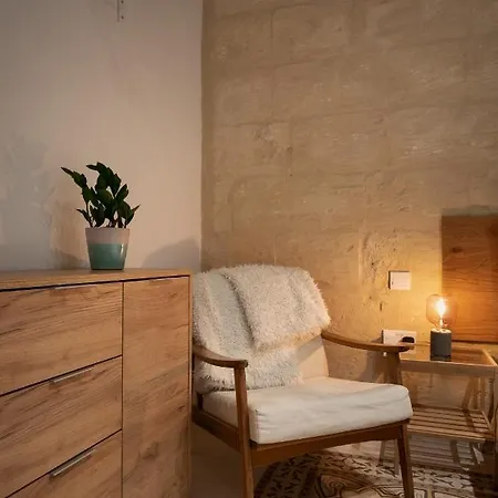 Authentic Maltese 2-bedroom House With Terrace * Zejtun