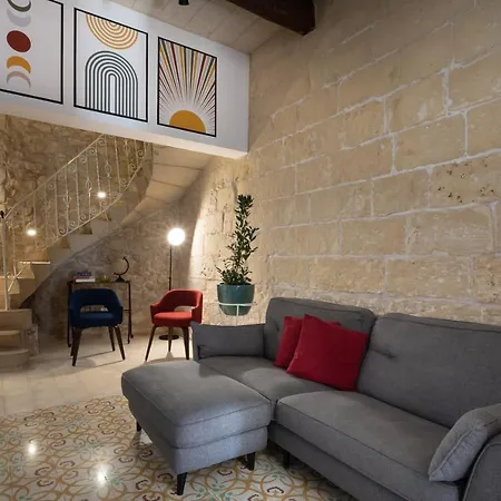 Authentic Maltese 2-bedroom House With Terrace Ferienhaus