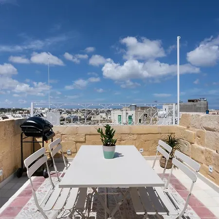 Σπίτι διακοπών Authentic Maltese 2-bedroom House With Terrace *