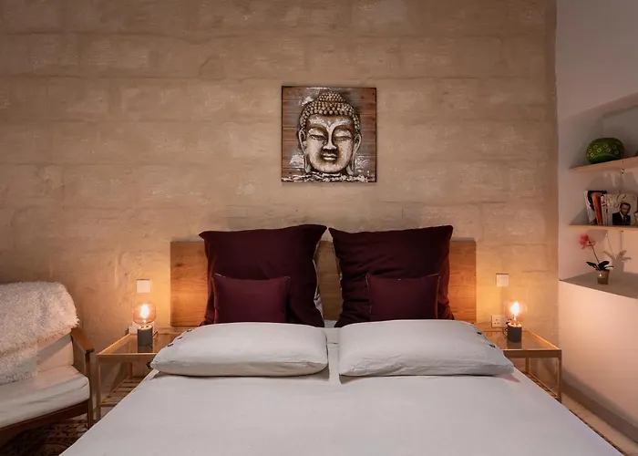 Case de vacanță Authentic Maltese 2-bedroom House With Terrace Żejtun