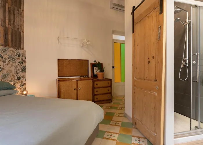 Case de vacanță Authentic Maltese 2-bedroom House With Terrace *