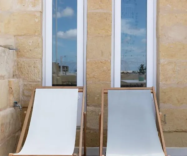 Authentic Maltese 2-bedroom House With Terrace Żejtun