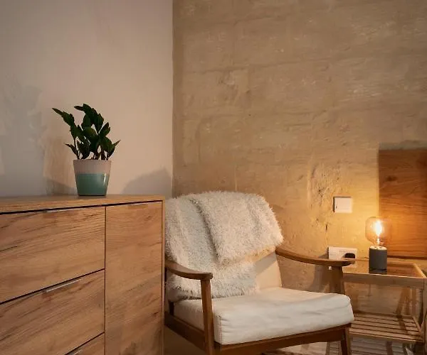 Authentic Maltese 2-bedroom House With Terrace * Żejtun