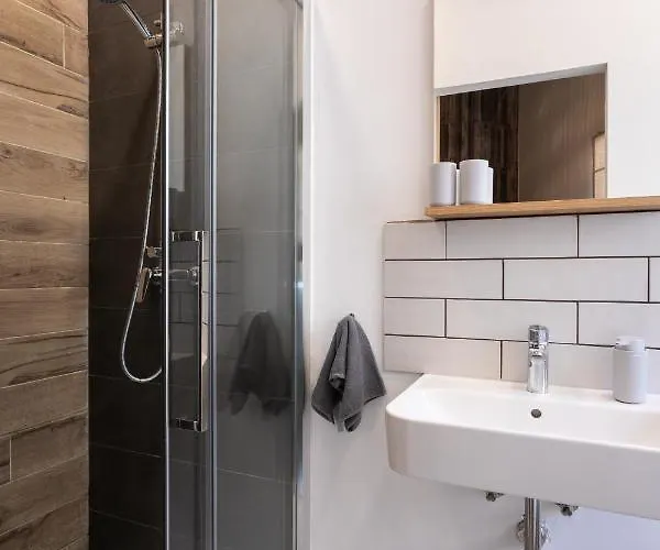 Case de vacanță Authentic Maltese 2-bedroom House With Terrace Żejtun