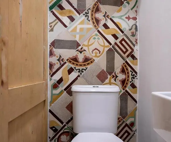 Authentic Maltese 2-bedroom House With Terrace