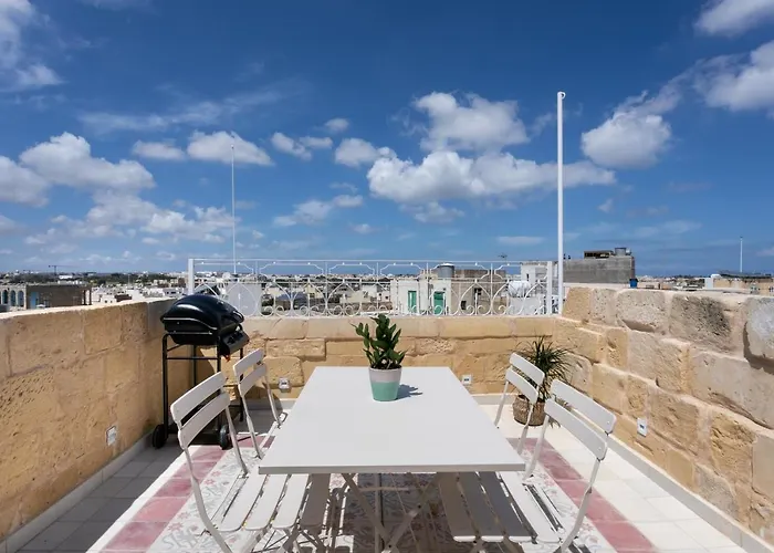 Case de vacanță Authentic Maltese 2-bedroom House With Terrace *