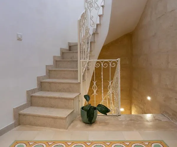 Case de vacanță Authentic Maltese 2-bedroom House With Terrace *